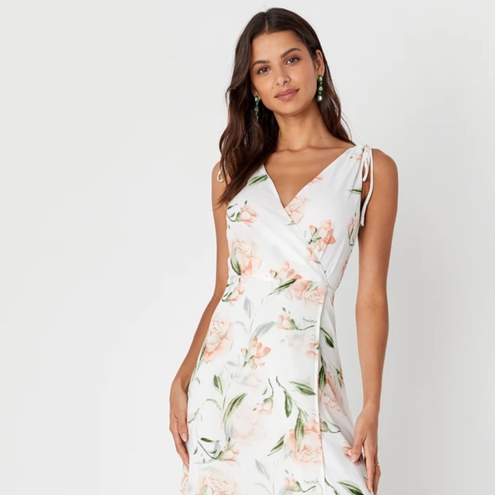 Lulus Romantic Possibilities White Floral Maxi Dress NWT Size L